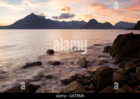 Ein Sonnenuntergang Bild vom Strand in Elgol auf der Isle Of Skye Stockfoto