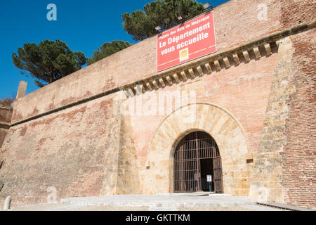 Im Palast der Könige von Mallorca.Palais des Rois de Majorque. Antike Architektur in Perpignan, Südfrankreich. Stockfoto