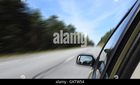 Auto fahren auf Autobahn Stockfoto