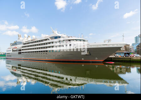 Kreuzfahrtschiff "L'Austral" in North Custom House Quay, Hafen von Cork Irland festgemacht. Stockfoto