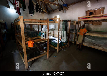 Schlafräume an einer Schule in Kasese, Uganda, Afrika Stockfoto