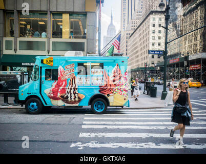 Eine generische Softeis LKW in Midtown Manhattan in New York während einer Hitzewelle am Sonntag, 14. August 2016. (© Richard B. Levine) Stockfoto