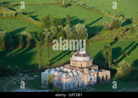 Blick hinunter auf die Xhamia e Plumbit oder führen Moschee gebaut im Jahre 1773, Shkodra, Nordalbanien. Stockfoto