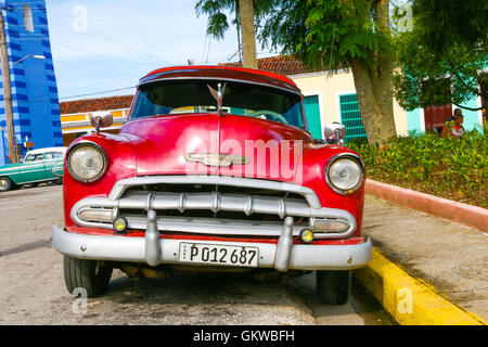 [Nur zur redaktionellen Verwendung] Einen amerikanischen Chevrolet Oldtimer mit einem benutzerdefinierten Kunststoff Grill geparkt in einer Straße in Sancti Spíritus, Kuba Stockfoto