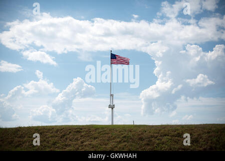 SULLIVANS ISLAND, South Carolina - Fort Moultrie ist Teil von Fort Sumter National Monument am Eingang zum Hafen von Charleston in South Carolina. Die Festung spielte eine entscheidende Rolle bei der Verteidigung des Hafens aus der Zeit des Unabhängigkeitskrieges durch Zweiter Weltkrieg. Während dieser Zeit es mehrere Upgrades von der ursprünglichen Palmetto Blockwände auf die neuere stark durchgemacht hat befestigte irdenen Bunker. Stockfoto