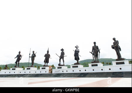 Hua Hin, Thailand - 2. Juli 2016: Statuen der sieben Könige von Thailand befindet sich im Rajabhakti (Ratchapak) Park zum Gedenken an die Stockfoto