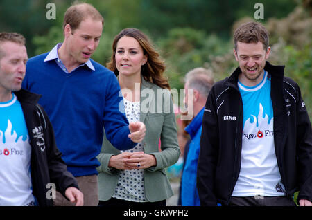 Herzog und Herzogin von Cambridge zu Beginn von Anglesey Ultra Marathon, Stockfoto