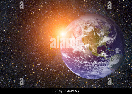 Sonnensystem - Planetenerde. Erde ist die größte und dichteste der inneren Planeten. Es ist ein natürlichen Satellit, der Mond. Elem Stockfoto