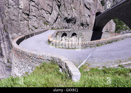 Teufelsbrücke am St. Gotthardpass in den Schweizer Alpen Stockfoto