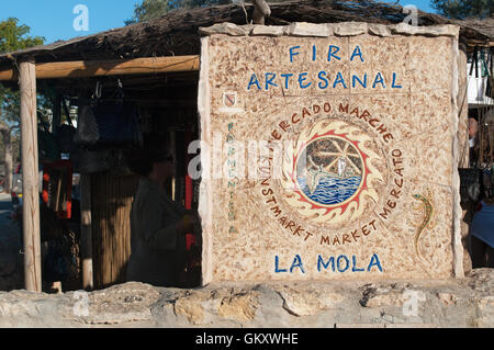 Formentera, Balearen, Spanien: das Zeichen der Messe von La Mola, der berühmteste Kunst- und Handwerkermarkt auf der Insel von Juni bis Oktober Stockfoto