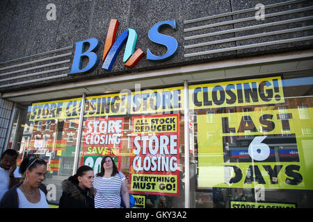 Wood Green, London, UK - 23. August 2016 - letzten sechs Tagen bereitet als BHS (British Home Stores) in Wood Green store zu schließen. Wood Green Zweig wird eines der letzten am 28. August 2016 zu schließen sein. Bildnachweis: Dinendra Haria/Alamy Live-Nachrichten Stockfoto