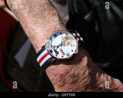 Austin, Texas, USA. 23. August 2016. Anhänger der republikanischen Präsidentschaftskandidaten Trump warten in der Schlange außerhalb ACL Live im Theater in der Innenstadt von Austin Moody vor der geplanten Aufnahme ein Rathaus Veranstaltung von Fox News und politischer Kommentator Sean Hannity. Bildnachweis: Scott W. Coleman/ZUMA Draht/Alamy Live-Nachrichten Stockfoto