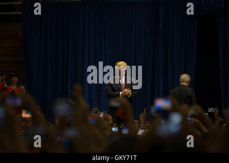 Austin, Texas, USA. 23. August 2016. Präsidentschaftskandidat Donald Trump spricht auf einer Kundgebung der Kampagne im Travis County Exposition Center in Austin, Texas am 23. August 2016. Bildnachweis: Scott W. Coleman/ZUMA Draht/Alamy Live-Nachrichten Stockfoto