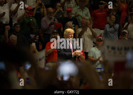 Austin, Texas, USA. 23. August 2016. Präsidentschaftskandidat Donald Trump spricht auf einer Kundgebung der Kampagne im Travis County Exposition Center in Austin, Texas am 23. August 2016. Bildnachweis: Scott W. Coleman/ZUMA Draht/Alamy Live-Nachrichten Stockfoto