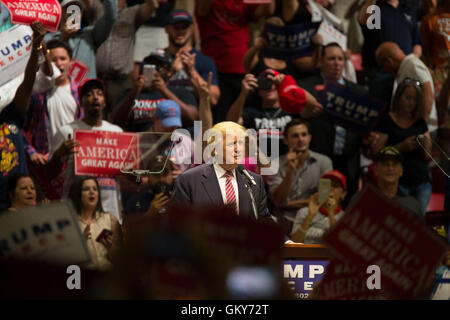 Austin, Texas, USA. 23. August 2016. Präsidentschaftskandidat Donald Trump spricht auf einer Kundgebung der Kampagne im Travis County Exposition Center in Austin, Texas am 23. August 2016. Bildnachweis: Scott W. Coleman/ZUMA Draht/Alamy Live-Nachrichten Stockfoto