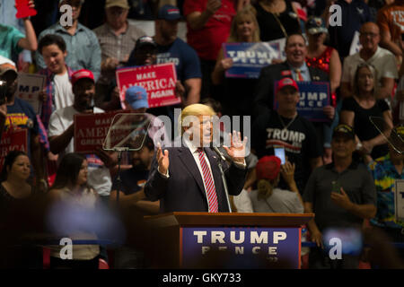 Austin, Texas, USA. 23. August 2016. Präsidentschaftskandidat Donald Trump spricht auf einer Kundgebung der Kampagne im Travis County Exposition Center in Austin, Texas am 23. August 2016. Bildnachweis: Scott W. Coleman/ZUMA Draht/Alamy Live-Nachrichten Stockfoto