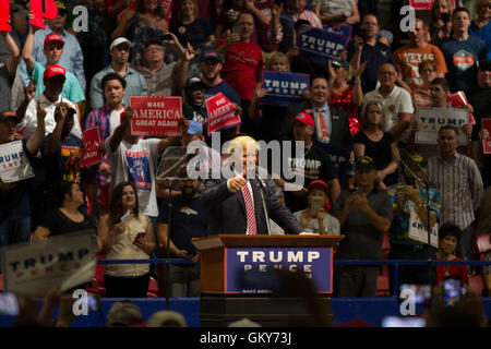 Austin, Texas, USA. 23. August 2016. Präsidentschaftskandidat Donald Trump spricht auf einer Kundgebung der Kampagne im Travis County Exposition Center in Austin, Texas am 23. August 2016. Bildnachweis: Scott W. Coleman/ZUMA Draht/Alamy Live-Nachrichten Stockfoto