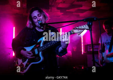 London, UK. 23. August 2016. Alternatives Felsenband Coquin Migale führen ihr Debüt-Album "Munro" am Geburtstage in Dalston Credit: Alberto Pezzali/Alamy Live News Stockfoto