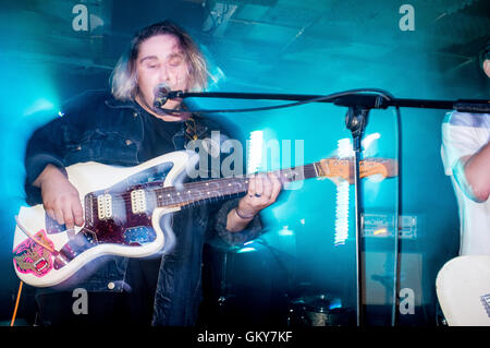 London, UK. 23. August 2016. Alternatives Felsenband Coquin Migale führen ihr Debüt-Album "Munro" am Geburtstage in Dalston Credit: Alberto Pezzali/Alamy Live News Stockfoto