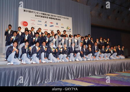 Tokio, Japan. 24. August 2016. Japan-Delegation (JPN), 24. August 2016: Japan Delegation besuchen eine Pressekonferenz nach der Ankunft in Tokio, Japan. Japan gewann 12 Goldmedaillen, 8 Silbermedaillen und 21 Bronzemedaillen bei den Olympischen Spielen 2016 in Rio. Bildnachweis: Sho Tamura/AFLO SPORT/Alamy Live-Nachrichten Stockfoto