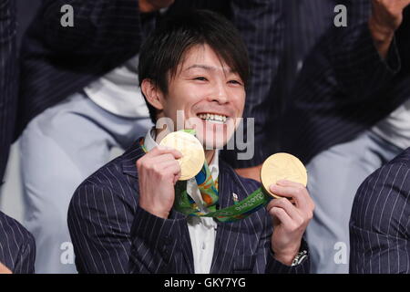 Tokio, Japan. 24. August 2016. Kohei Uchimura (JPN), 24. August 2016: Japan Delegation besuchen eine Pressekonferenz nach der Ankunft in Tokio, Japan. Japan gewann 12 Goldmedaillen, 8 Silbermedaillen und 21 Bronzemedaillen bei den Olympischen Spielen 2016 in Rio. Bildnachweis: Sho Tamura/AFLO SPORT/Alamy Live-Nachrichten Stockfoto