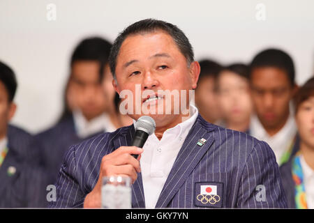 Tokio, Japan. 24. August 2016. Yasuhiro Yamashita (JPN), 24. August 2016: Japan Delegation besuchen eine Pressekonferenz nach der Ankunft in Tokio, Japan. Japan gewann 12 Goldmedaillen, 8 Silbermedaillen und 21 Bronzemedaillen bei den Olympischen Spielen 2016 in Rio. Bildnachweis: Yohei Osada/AFLO SPORT/Alamy Live-Nachrichten Stockfoto