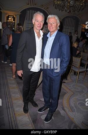 New York, NY, USA. 24. August 2016. John McEnroe, Bjorn Borg im Ankunftsbereich für Laver Cup Tennis Team-Event, St. Regis Hotel, New York, NY 24. August 2016. Bildnachweis: Derek Sturm/Everett Collection/Alamy Live-Nachrichten Stockfoto
