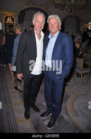 New York, NY, USA. 24. August 2016. John McEnroe, Bjorn Borg im Ankunftsbereich für Laver Cup Tennis Team-Event, St. Regis Hotel, New York, NY 24. August 2016. Bildnachweis: Derek Sturm/Everett Collection/Alamy Live-Nachrichten Stockfoto