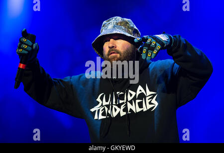 Uebersee, Deutschland. 24. August 2016. Fred Durst, Sänger mit US-Metal-Band Limp Bizkit, Durchführung auf dem Chiemsee Summer Festival in Uebersee, Deutschland, 24. August 2016. Das Festival findet vom 24.-27. August 2016. Foto: MATTHIAS BALK/DPA/Alamy Live-Nachrichten Stockfoto