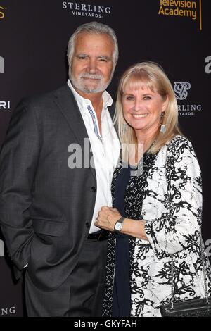 Los Angeles, CA, USA. 24. August 2016. John McCook, Laurette Spang-McCook im Ankunftsbereich für Fernsehakademie 68. Daytime Emmy Awards Empfang, Television Academy Saban Media Center, Los Angeles, CA 24. August 2016. © Priscilla Grant/Everett Collection / Stockfoto