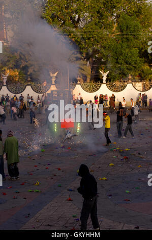 Quema de Toritos (pyrotechnische Stiere) während der nationalen pyrotechnische Festival in Tultepec, Estado de Mexico Stockfoto