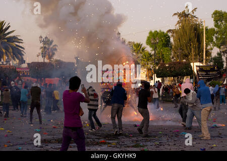 Quema de Toritos (pyrotechnische Stiere) während der nationalen pyrotechnische Festival in Tultepec, Estado de Mexico Stockfoto