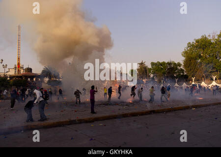 Quema de Toritos (pyrotechnische Stiere) während der nationalen pyrotechnische Festival in Tultepec, Estado de Mexico Stockfoto