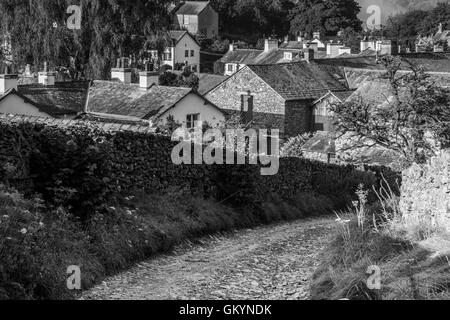 Steinen Lane Maultierweg führen hinunter ins nahe Sawrey, in der Nähe von Hawkshead, Lake District, Cumbria Stockfoto