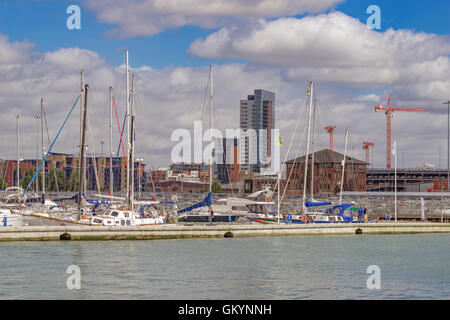 Stadtkai und Ocean Village Marina in Southampton Stockfoto