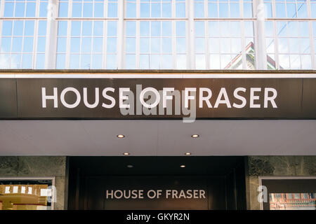 Exeter, Devon, Großbritannien - 23. August 2016: House of Fraser äußere Zeichen des Speichers befindet sich an der High Street. Stockfoto