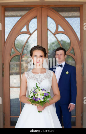 Lustige paar auf e-Sitzung. Vorbereitung für die Hochzeit Potography. Stockfoto