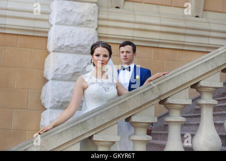 Lustige paar auf e-Sitzung. Vorbereitung für die Hochzeit Potography. Stockfoto