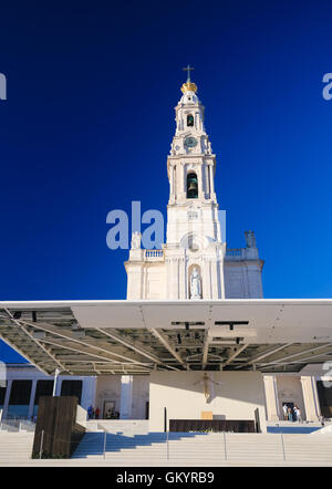 FATIMA, PORTUGAL - 23. Juli 2016: Basilika unserer lieben Frau vom Rosenkranz in das Heiligtum von Fatima in Portugal. Stockfoto