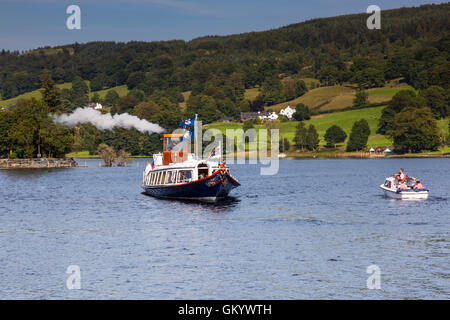 Die Dampf-Yacht-Gondel auf Coniston Water, in der Nähe von Coniston, Lake District, Cumbria Stockfoto