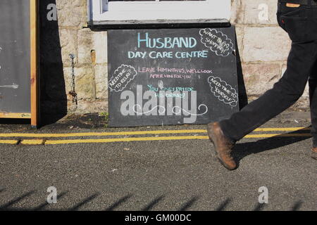 lustige Zeichen von Albert Pub in Caernarfon wales Großbritannien uk Stockfoto