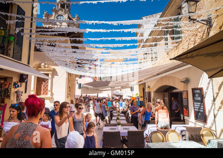 Die Plaza in Altstadt von Alcudia, Mallorca / Mallorca Stockfoto