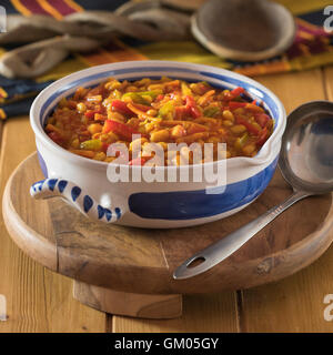 Chakalaka. Würzige Gemüsebeilage. Südafrika-Essen. Stockfoto