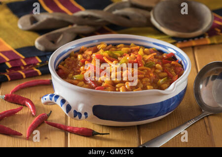 Chakalaka. Würzige Gemüsebeilage. Südafrika-Essen. Stockfoto