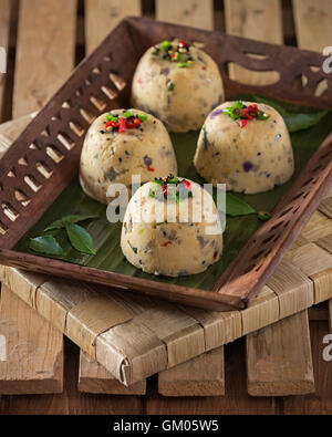 Rava Upma. South Indian Snacks und Frühstück Teller. Indien-Essen Stockfoto