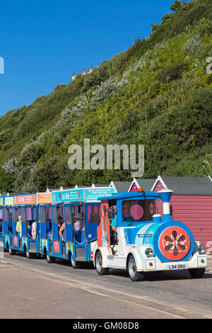 Landtrain Reisen entlang der Promenade in Bournemouth im August Stockfoto