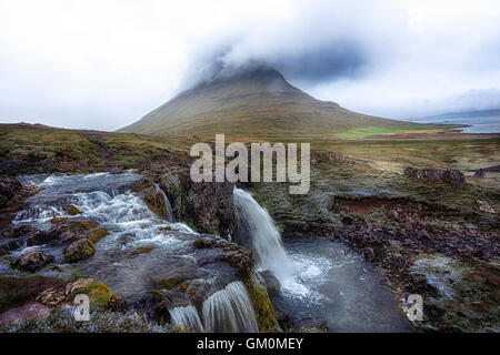 Kirkjufellsfoss, Kirkjufell, Grundarfjodur, Snaefellsnes, Island Stockfoto