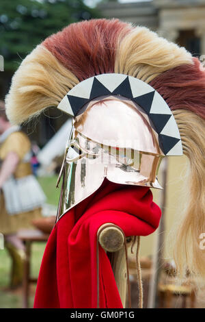 Hopliten. Antiken griechischen Soldaten Helm bei Reenactment. UK Stockfoto