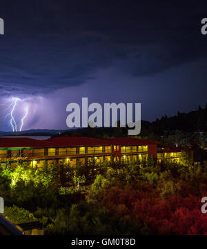 Blitzeinschlag bei Nacht Gewitter, Chalkidiki. Griechenland Stockfoto