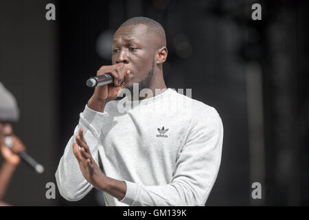 Rapper Stormzy (Michael Omari) erklingt im Hylands Park in Chelmsford, Essex, in diesem Jahre V FESTIVAL Stockfoto